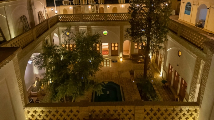 اقامتگاه سنتی قجر کاشان فضای داخلی اقامتگاه 3