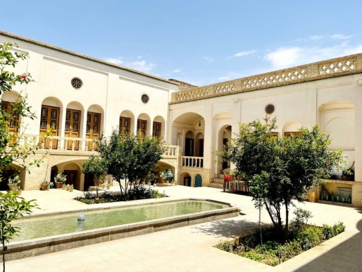 اقامتگاه سنتی اشکوب کاشان فضای محوطه 2 اقامتگاه سنتی اشکوب کاشان فضای محوطه 2