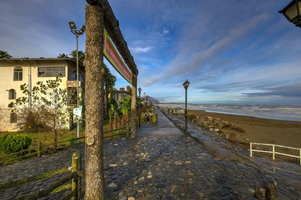 هتل آپارتمان کوثر رامسر فضای محوطه 1 هتل آپارتمان کوثر رامسر فضای محوطه 1