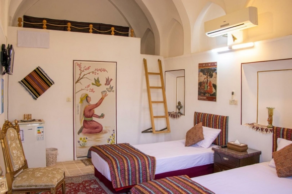 اقامتگاه سنتی نگین کاشان تویین زمرد حیاط اول اقامتگاه سنتی نگین کاشان تویین زمرد حیاط اول