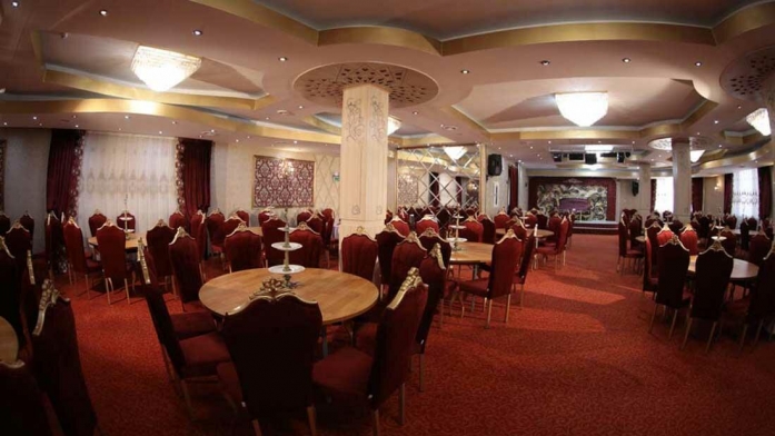 هتل پارسیا قم تالار پذیرایی 1 هتل پارسیا قم تالار پذیرایی 1